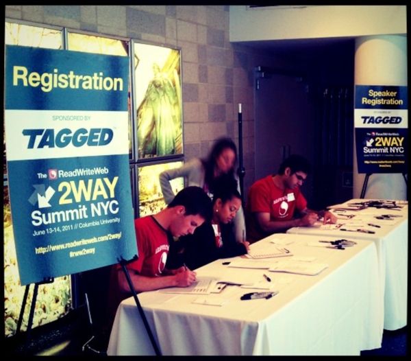 2WAY registration desk